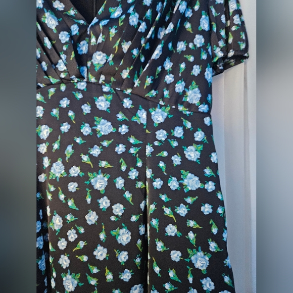 Betsy Johnston Vintage Style Floral Dress - Picture 6 of 10